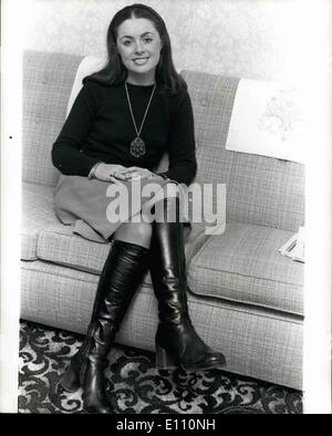 Mar 03, 1975 - La polizia cerca la Signora Buckley in Australia: Polizia in Australia sono stati oggi alla ricerca per la sig.ra Sheila Buckley, segretario per il runaway MP il sig. John Stonehouse, a servirla con un provvisorio mandato di estradizione rilasciato a Londra. Il Sig. Giovanni McNicholl, ufficiale dell'Australian la Procura Generale in Cabberra detto: '' Il mandato è stato emesso a Londra. Essa sostiene il furto di somme di 6.000 e 12.500 dollari. La Signora Buckley non può essere servita fino a quando essa si trova.'' La foto mostra la sig.ra Sheila Buckley, che la polizia sta cercando in Australia. Foto Stock