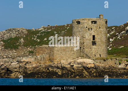 Cromwell's Castello sulla riva del Tresco Isola, visto da Bryher isola, isole Scilly, Cornwall, Inghilterra Foto Stock