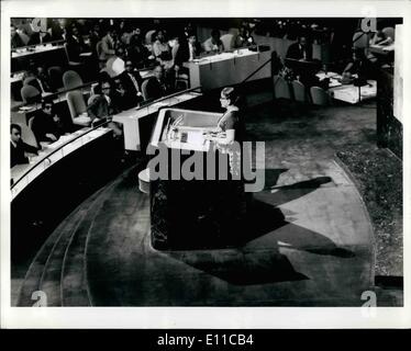 Sett. 09, 1976 - Premiere dello Sri Lanka, la sig.ra Sirimavo Bandaranaike affrontare l Assemblea Generale delle Nazioni theUnited. Foto Stock