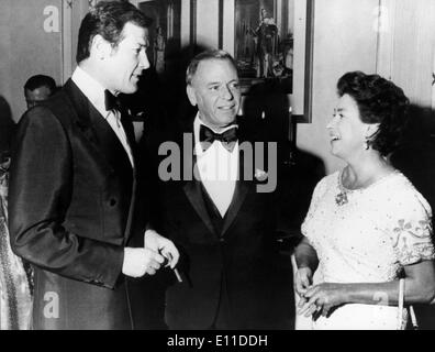 Frank Sinatra e Roger Moore con la principessa Margaret Foto Stock