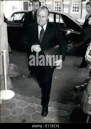 Giugno 06, 1977 - Conferenza del Commonwealth apre a Londra: i leader di 35 paesi si sono incontrati a Lancaster House di Londra all'inizio della Conferenza del Commonwealth. La foto mostra il primo ministro della Nuova Zelanda il signor Robert Muldoon visto arrivare per la conferenza. Foto Stock