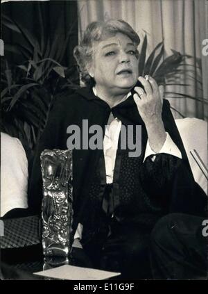 Gen 05, 1978 - attrice francese Simone Signoret ricevuto il Cesar (l'equivalente di un americano Oscar) per ''Migliore Attrice'' per il suo ruolo in ''La Vie Devant Soi'' di Moshe Mizrahi. Foto Stock