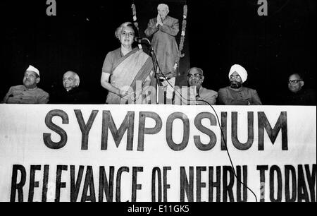 Il primo ministro Indira Gandhi conduce Symposium Foto Stock