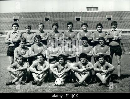 05 maggio 1978 - la squadra della Coppa del mondo ungherese. Foto mostra i membri della squadra della squadra ungherese che suonerà in Argentina. Fila in piedi (L-R) Sandor Gujdar, Peter Torok, Gyozo Mart, Istvan Kocsia, Tibor Rab, Laszlo Balin Jozsef Toth e Fereno Meszaros. M Row (L-R) Zoltan Kereki, Tibor Nyilasi, Andras Torocsik, Istivan Halasz, Laszlo Pusztai, Karoly Csapo. Seduta (L - R) Laszlo Fazekas, Sandor Pinter Sandor Zombori, Bela Varadi e Iaszlo Nagy. Foto Stock