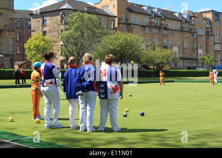 Kelvingrove bocce su prato centro di Glasgow, Scotland, Regno Unito. 21 Maggio, 2014. - Malaysia e Inghilterra mens & Womens Commonwealth Lawn Bowls essendo giocato in ottime condizioni meteo sulle nuove superfici. Paul Stewart/Alamy News Foto Stock