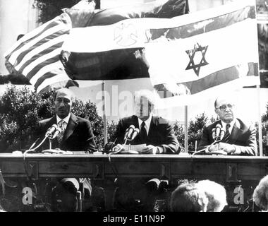 Il Presidente egiziano Anwar el Sadat come, Jimmy Carter e il Primo Ministro israeliano Menachem Begin Foto Stock