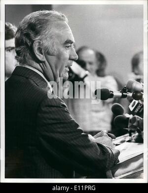 Giugno 06, 1979 - Nel corso di una conferenza stampa oggi a Manhattan, il governatore di New York Hugh L. Carey ha avviato un pari e dispari piano giorno per l'acquisto di benzina nelle aree di stato che stanno avendo problemi di approvvigionamento. Foto Stock