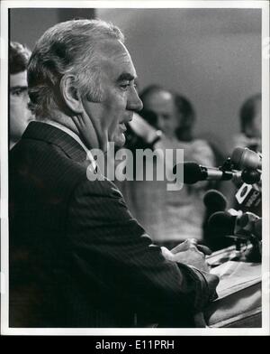 Giugno 06, 1979 - L'edificio MGM Manhattan, New York. Nel corso di una conferenza stampa a Manhattan, il governatore di New York Hugh L. Carey, ha avviato un pari e dispari piano giorno per l'acquisto di benzina nelle aree di stato che stanno avendo problemi di approvvigionamento. Foto Stock