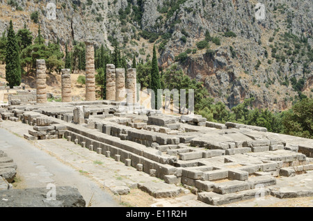 Antico tempio di Apollo a Delfi Foto Stock