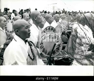 Sett. 09, 1980 - inaugurazione della Pagoda della Pace a MILTON KEYNES monaci del Giappone Buddha Samba, prendendo parte al inaug durata Foto Stock