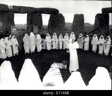 Giugno 23, 1980 - un suono del corno a Stonehenge: a suonare il clacson a salutare il giorno più lungo di sabato a Stonehenge, dove Foto Stock