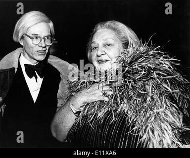 Artista americano ANDY WARHOL era un pittore, film-maker, publisher e una grande icona del pop art movimento. Foto Stock