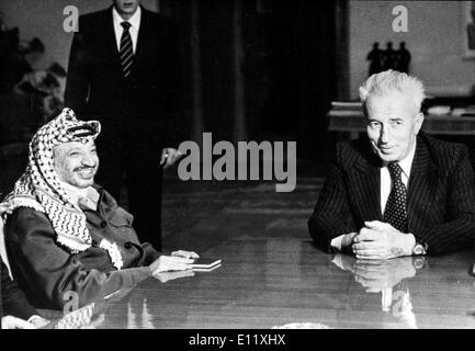 YASSER ARAFAT visitare l'ex Jugoslavia insieme con il presidente Cvijetin Mijatovic Foto Stock