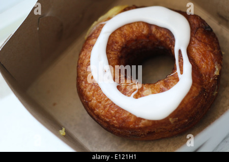 Un cronut da una panetteria a Montreal, Que. Foto Stock