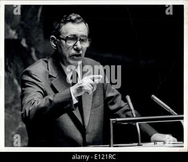 Ottobre 01, 1982 - Organizzazione delle Nazioni Unite di New York City, 1 ottobre 1982 - Il Ministro degli esteri sovietico Andrei Gromyko, indirizzata la trentasettesima sessione dell' Assemblea generale delle Nazioni Unite a New York City di oggi. Il sig. Kosygin ha ribadito che il suo paese opinioni sulla politica estera. O.P.S. Il sig. Gromyko durante il suo discorso. Foto Stock