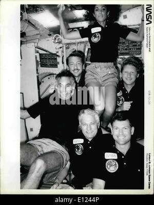 Agosto 08, 1984 - a bordo di scena: a seguito del completamento della loro sei giorni di missione nello spazio, sei w membri della NASA 41-D m Foto Stock