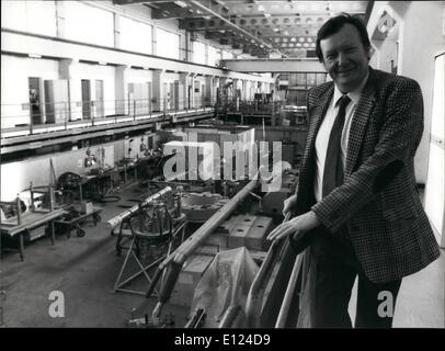 Ottobre 10, 1984 - Premio Nobel per la fisica laureat: il nostro ottobre-18 mostra fotografica di fisica il vincitore del premio Nobel 1984 Carlo Rubbia dall Italia al suo posto di lavoro, il Centro europeo per la ricerca nucleare di Ginevra. Foto Stock