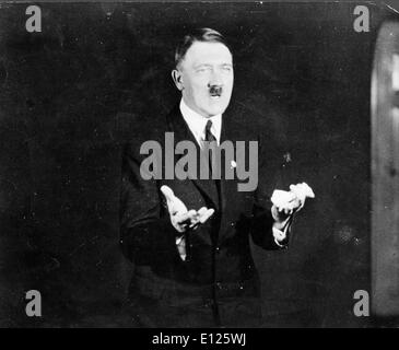 Oct 24, 2005; Berlin, Germania; (File foto: Data sconosciuta.) ADOLF HITLER dando uno dei suoi discorsi altisonanti. Foto Stock