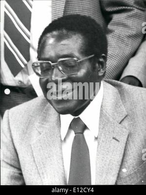 Dic. 14, 2011 - Elelction in Rhodesia. La foto mostra il nuovo leader dello Zimbabwe Robert Mugabe nel corso di una conferenza stampa a Salisbury. Foto Stock