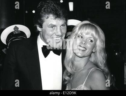 15 dicembre 2011 - 17 agosto 1979 Premiere di Quadrophenia. La foto mostra: Billy Walker ex British Heavyweight boxer visto con Anna Bergman, il 29 enne figlia del regista svedese, Ingmar Bergman, quando essi hanno partecipato alla premiere del film di Quadrophenia, presso il Plaza in Regent Street la scorsa notte. Foto Stock