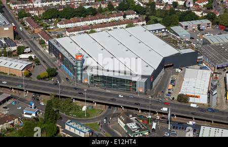 Vista aerea del B&Q e Halfords a New Malden, London, Regno Unito Foto Stock