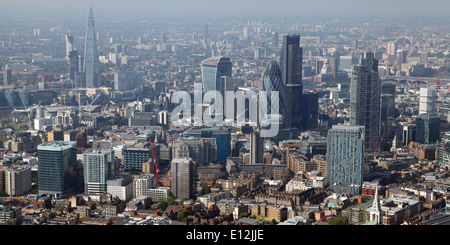 Vista aerea della skyline di Londra tra cui la città di Londra e la Shard, London, Regno Unito Foto Stock