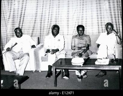 Febbraio 24, 2012 - osa Salaam : Tanzania : alla riunione dei cinque leader africani e i movimenti di liberazione in Africa australe nella foto di lei da sinistra sono: Signor Joshua Nkomo uno dei leader rhodesiano. presidente Kenneth Kaudna. Presidente Agostinho NATO e presidente Julius Nyerere. Foto Stock