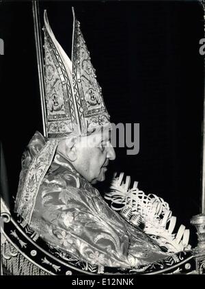 Febbraio 24, 2012 - Roma, 7 Aprile 1963 Papa Giovanni XXIII frequentando celebrazione della domenica delle palme presso il st. Pietro. Foto Stock