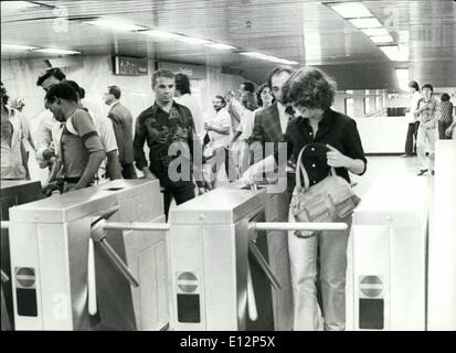 Febbraio 24, 2012 - Brasile Ã¢â'¬â€oe la gente in stazione occorrendo Rio de Janeiro Marzo 1979 / Foto Stock