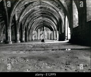 Febbraio 24, 2012 - Fountains Abbey : una volta che i più ricchi casa cistercense in Gran Bretagna. il chiostro costruito nel XII secolo è in Foto Stock