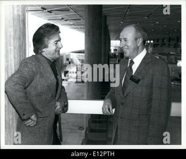 Febbraio 24, 2012 - ex ministro dei trasporti Jean Maichand e Benoir Barilean, general manager, new Montreal Aeroporto Internazionale Project Office. Foto Stock