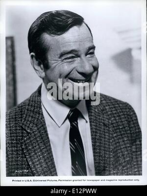 Febbraio 25, 2012 - Pete Ã¢â'¬ËoeN' Tille. Walter Matthau svolge il ruolo di Pete Ã¢â'¬Ëoen' Tillie di un marito erranti. Pete Ã¢â'¬Ëoen' Tillie stelle Walter Matthau e Carol Burnett, e co-stars Geraldine Page, Barry Nelson e Rene Auberjonois. La commedia-dramma è stato diretto da Martin Ritt dal produttore Julius J.'s sceneggiatura basata sul Peter De Vries novella della strega MilÃ Foto Stock