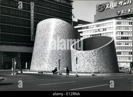 Febbraio 24, 2012 - Nuove viste di Shinjuku Business Center Tokyo: molti edifici sono ora in fase di costruzione attorno alla stazione di Shinjuku, che diventerà un nuovo business center di Tokyo, seguendo la sezione Manunouchi. Molte delle principali banche e imprese del Giappone hanno un piano per la creazione di propri uffici vi e recentemente Odakyu department store riaperto, cui sono dei pavimenti è detto di essere più ampia in Giappone. Foto Stock