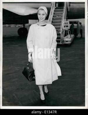 Febbraio 28, 2012 - Edoardo Vianello aeroporto, N.Y.,: Jean Seberg, star del film versione di George Bernard Shaw's ''Saint Joan'' arriva Foto Stock