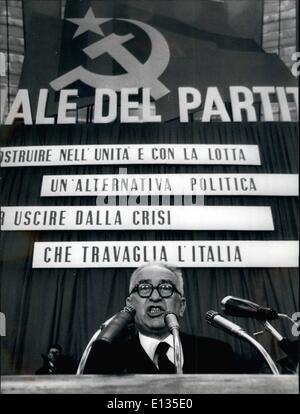 Febbraio 28, 2012 - Bologna, gennaio 1969. Il XII Congresso nazionale del Partito Comunista Italiano ha luogo a Bologna. OPS: Luigi Longo, 58, Segretario Generale del Partito Foto Stock