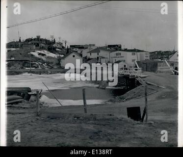 Febbraio 29, 2012 - Duca di Edimburgo per visitare il Canada: tipica scena in Yellowknife, l'oro città mineraria di costruzione in legno sul Foto Stock