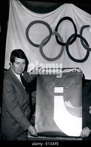 Febbraio 29, 2012 - Innsbruck fa propaganda per la XII GIOCHI OLIMPICI INVERNALI 1976 allswasommma MMMMMMM =4a=mmuumwmaima- fare propaganda per i Giochi Olimpici Invernali 1976 erano il sindaco della città di Innsbruck (Austria), 1..41,ISLUGGER (r) e ''tne segretario generale del 01YElpic COMITATO, DR. KARL-HEINZ KLEE (1.) di Monaco di Baviera ha recentemente. Come hanno dichiarato, Innsbruck potrà tornare ad una più semplice realizzazione di giochi. Fossato del *aeratori, che avrà luogo dal 4 febbraio fino al 15th, 1976, si terrà presso il concorso i siti che sono stati costruiti per i Giochi del 1964 Foto Stock