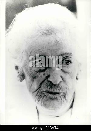 Febbraio 29, 2012 - l'identità di attrice Rosa Albach-Retty scrisse le sue memorie: cento anni sono molto brevi. Rosa Albach-Retty detto, e lei deve sapere che la grande vecchia dama della Burgthester in Vienna/Austria, perché ha potuto festeggiare il suo compleanno 103. Ora lei ha fatto, altri popoli farlo molto giovane: scrisse le sue memorie. In questo modo la madre di Lupo Albach-Retty e nonna della ben nota attrice Romy Schneider non è solo la più vecchia attrice, anche il più antico scrittore del mondo. Il suo ricordo risale a un foro secolo Foto Stock