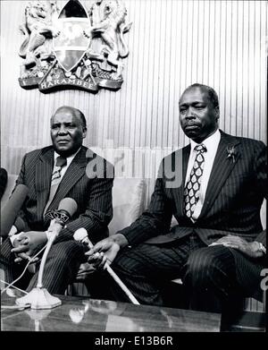 Febbraio 29, 2012 - Uganda Presidente Godfrey Binaisa. sinistra, con il Kenya Presidente Daniel arap Moi durante la recente visita in Kenya. Credi Foto Stock