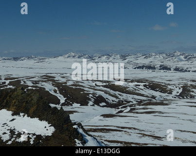 Nel maggio 2013, un'indagine sui rapaci nelle Kilbuck Mountains è stata condotta utilizzando un elicottero come parte degli sforzi del Yukon Delta National Wildlife Refuge per monitorare le popolazioni di uccelli e le condizioni dell'habitat in questa remota regione. Foto Stock