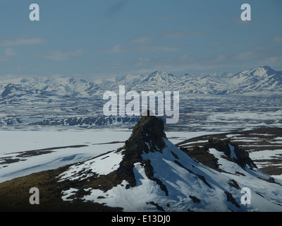Nel maggio 2013, un'indagine sui rapaci è stata condotta nelle Kilbuck Mountains, parte del Yukon Delta National Wildlife Refuge. L'indagine, condotta in elicottero, si è concentrata sul monitoraggio della popolazione di gufi nella regione. Foto Stock
