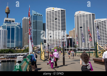 Sydney Australia, Darling Harbour, porto, Pyrmont Bridge, passeggiate, Cockle Bay, grattacieli, skyline della città, Sydney Tower, AU140311039 Foto Stock