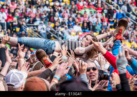 Columbus, Ohio, Stati Uniti d'America. 19 Maggio, 2014. Atmosfera su due giorno del 2014 Rock sulla gamma Festival all equipaggio Stadium di Columbus Ohio su 17 maggio 2014 © Marc Nader/ZUMA filo/ZUMAPRESS.com/Alamy Live News Foto Stock