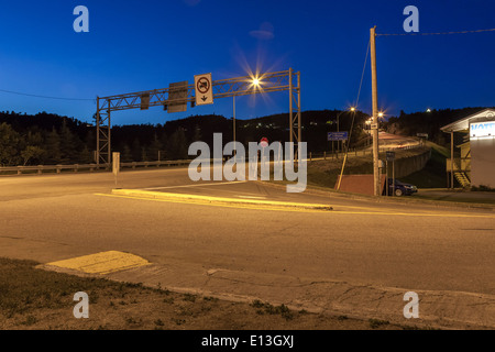 Veicolo vietato segno sulla strada, Quebec, Canada Foto Stock