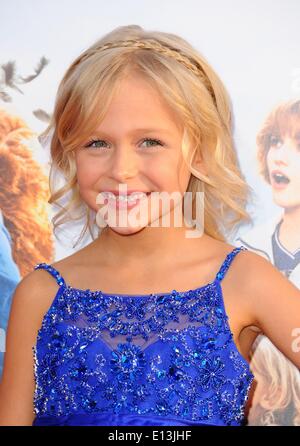 Alyvia Alyn Lind presso gli arrivi per il blended Premiere, Cinese TCL 6 teatri (in precedenza Grauman's), Los Angeles, CA Maggio 21, 2014. Foto di: Dee Cercone/Everett Collection Foto Stock