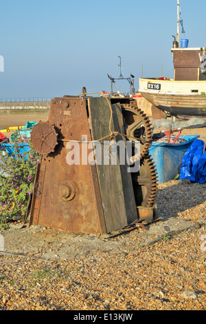 Vecchio arrugginito sul verricello Hastings Stade beach East Sussex England Regno Unito GB Foto Stock