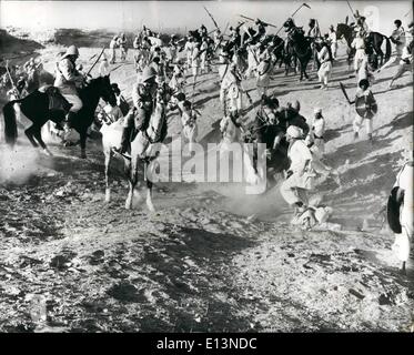 Mar 22, 2012 - in battaglia con Simon Ward come ''giovani Winston'': nel settembre 1898 Battaglia di Omdurman, nel Sudan, sulle rive del Nilo, il Tenente Winston contro i dervisci. Simon Ward ritrae il giovane Winston Churchill in Carl Fereman- Richard Attenborough produzione per Columbia Pictures e forza egiziano presso la battaglia era il generale Sir Herbert Kitchener, che si è svolto nel film da John Mills. Mostra fotografica di feroci combattimenti durante le riprese della battaglia di Omdurman per Columbia. Foto Stock