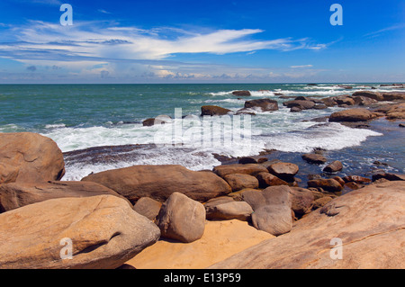 Costa a Yala National Park Sri Lanka sull'Oceano Indiano Foto Stock