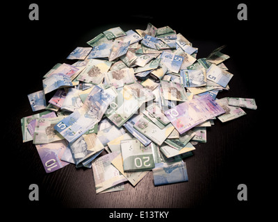 Il mucchio della Canadian Dollar Bills Foto Stock