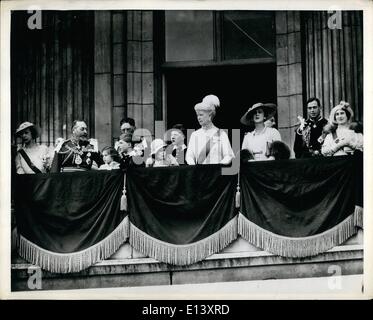 27 mar 2012 - Royal Garner sul balcone di Buckingham Palace; al tempo del Giubileo che celebra 25 anni di regno di Geo V e Maria. La foto mostra l a R. Princess Royal King Geo V, la principessa Margaret Rose, Conte di Harwood (nella parte anteriore è il suo figlio HOn Gerald Celles), la principessa Elizabe Foto Stock